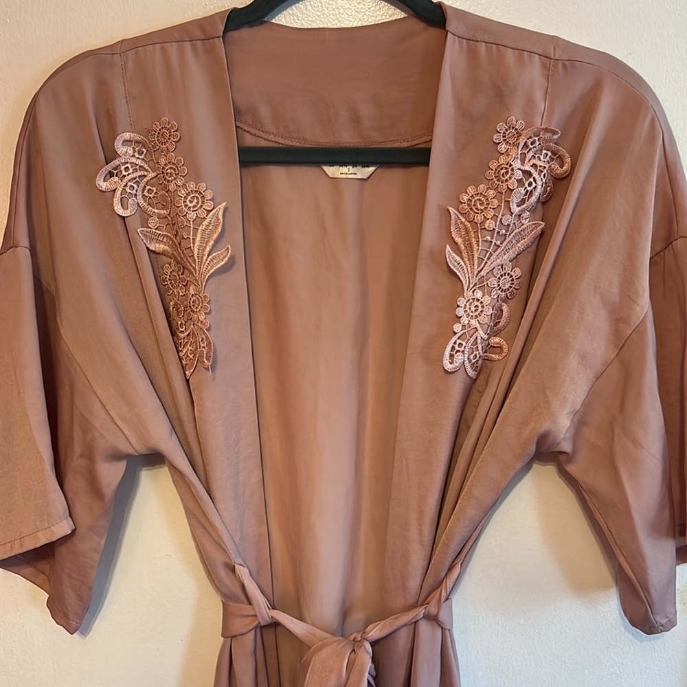 Light Pink Short Sleeve Robe - Picture 2 of 6